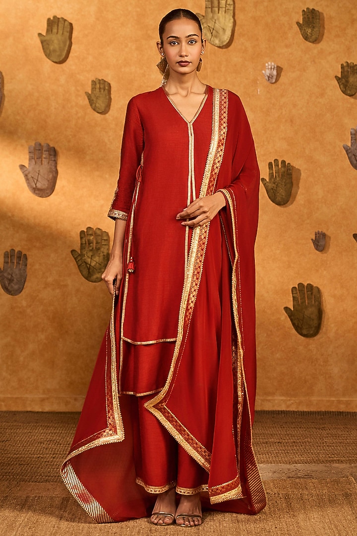 Red Raw Silk Foil Printed A-Line Kurta Set by Masaba at Pernia's Pop Up Shop