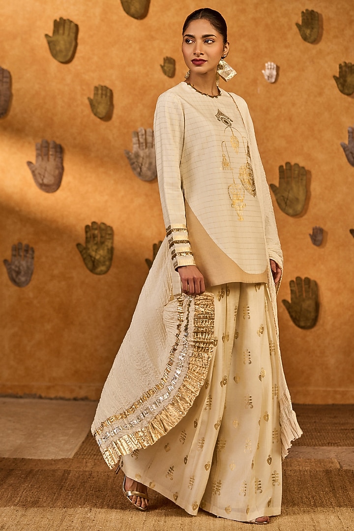 Ivory Zari Checks Foil Printed A-Line Kurta Set by Masaba at Pernia's Pop Up Shop