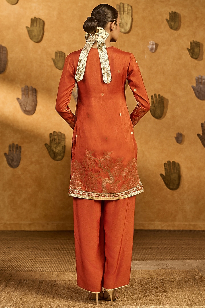 Rust Jacquard Tea Blossom Foil Printed V-Neck Kurta Set by Masaba at Pernia's Pop Up Shop