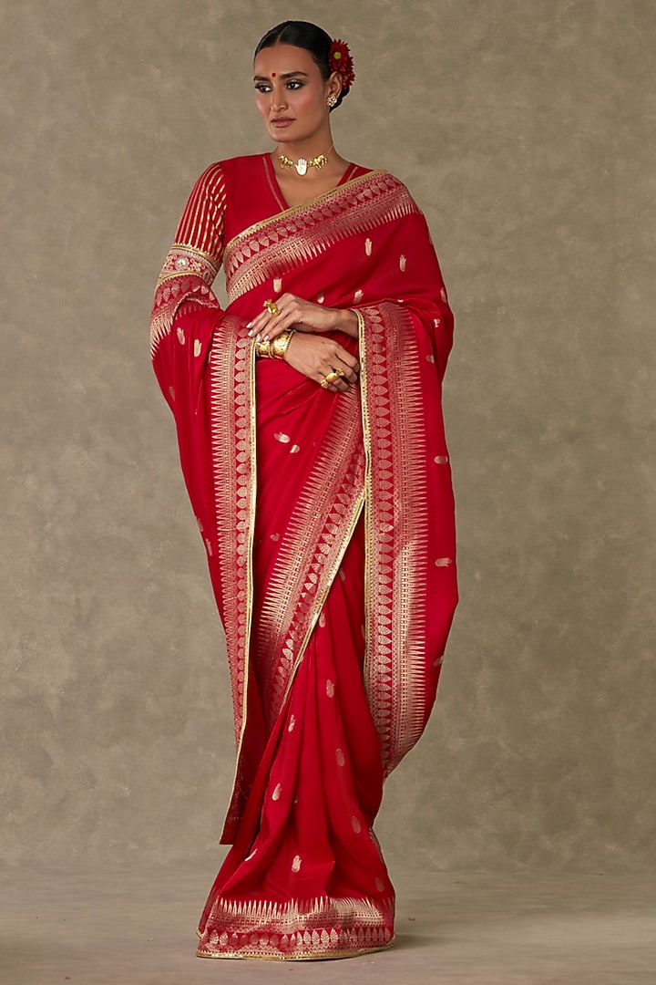 Red Haath-Phool Jacquard Silk Embroidered Wedding Saree Set by Masaba at Pernia's Pop Up Shop