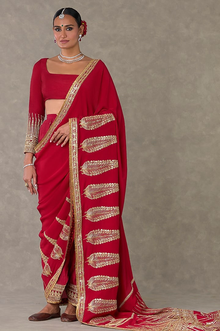 Red Son-Patti Crepe Silk Motif Embroidered Reception Saree Set by Masaba at Pernia's Pop Up Shop