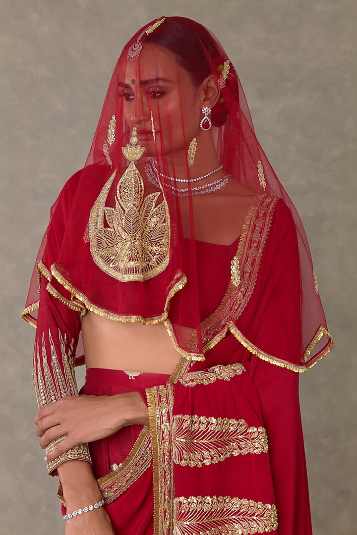 Red Son Patti Crepe Silk Motif Embroidered Reception Saree Set by Masaba at Pernia's Pop Up Shop