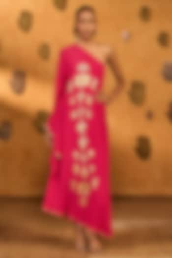 Raspberry Crepe Foil Printed Wish Drop Kaftan by Masaba at Pernia's Pop Up Shop