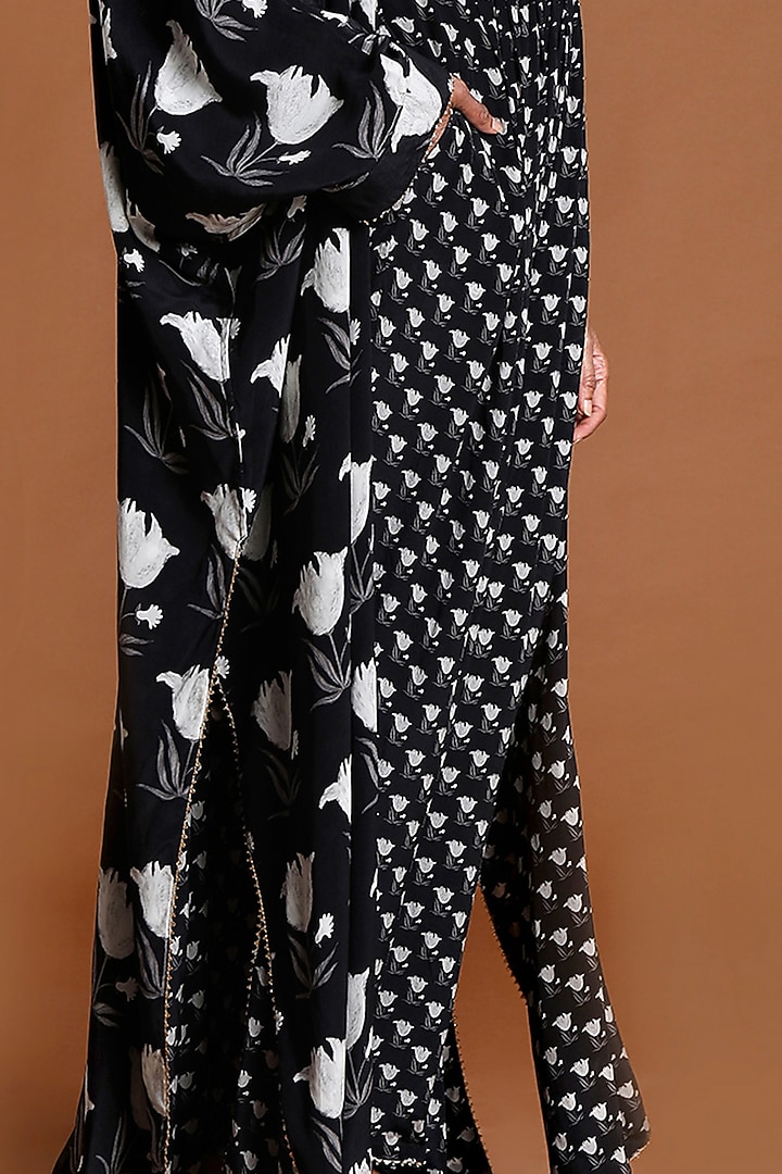 Black Embroidered Cape Set by Masaba at Pernia's Pop Up Shop