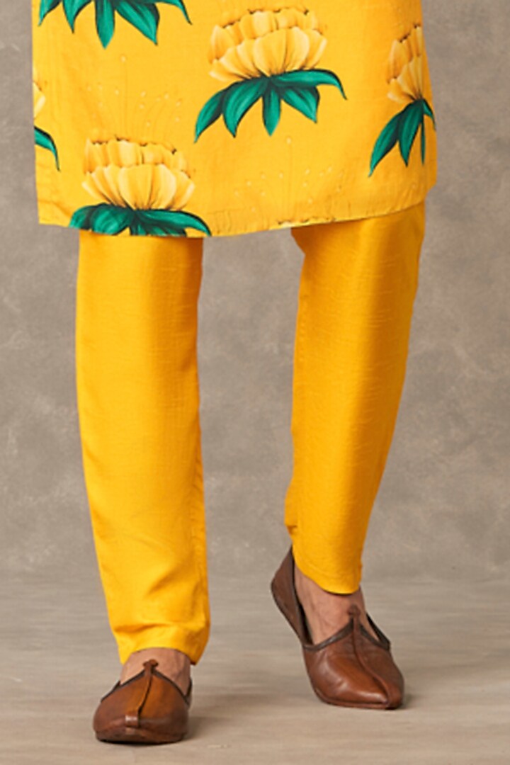 Mustard Raw Silk Digital Printed Bundi Jacket Set by Masaba Men at Pernia's Pop Up Shop