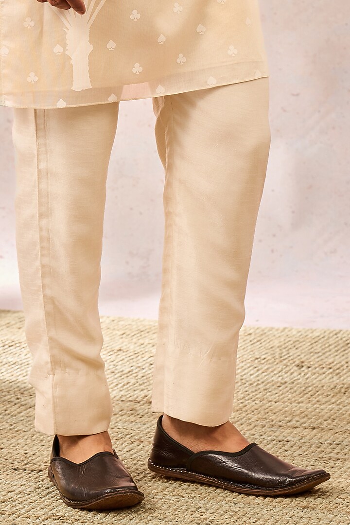 Ivory Chanderi Dhagai Embroidered & Khadi Printed Kurta Set by Masaba Men at Pernia's Pop Up Shop