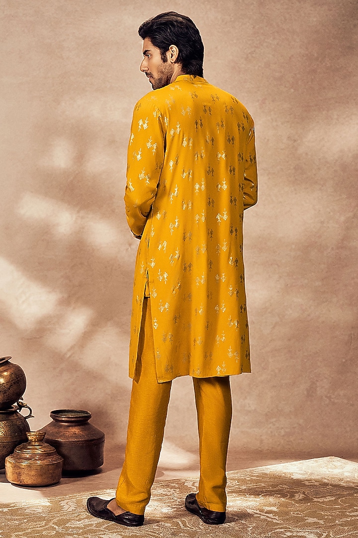 Mystic Yellow Crepe Silk Foil Printed Kurta by Masaba Men at Pernia's Pop Up Shop