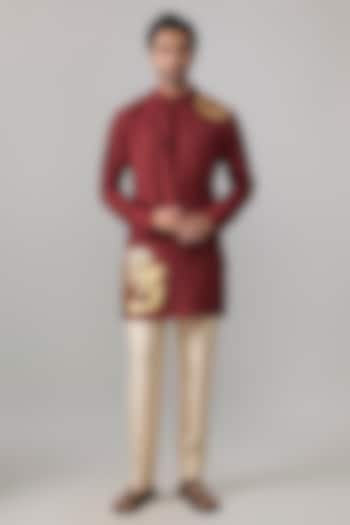 Maroon Viscose Slub Kurta by Masaba Men at Pernia's Pop Up Shop