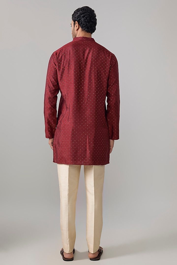 Maroon Viscose Slub Kurta by Masaba Men at Pernia's Pop Up Shop