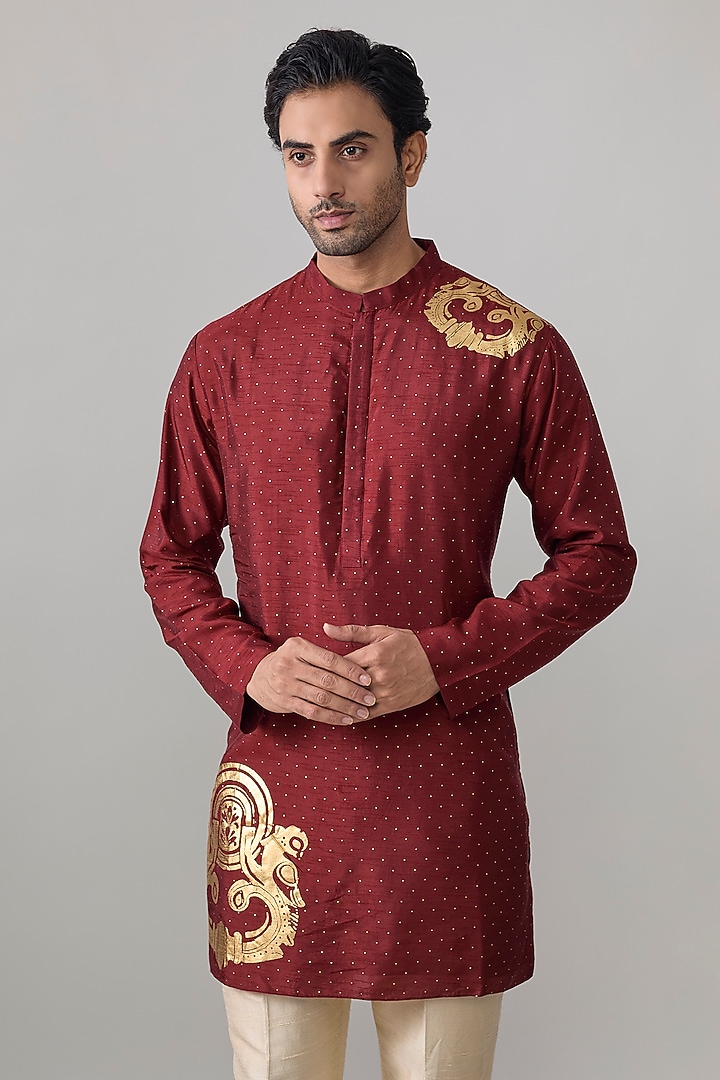Maroon Viscose Slub Kurta by Masaba Men at Pernia's Pop Up Shop
