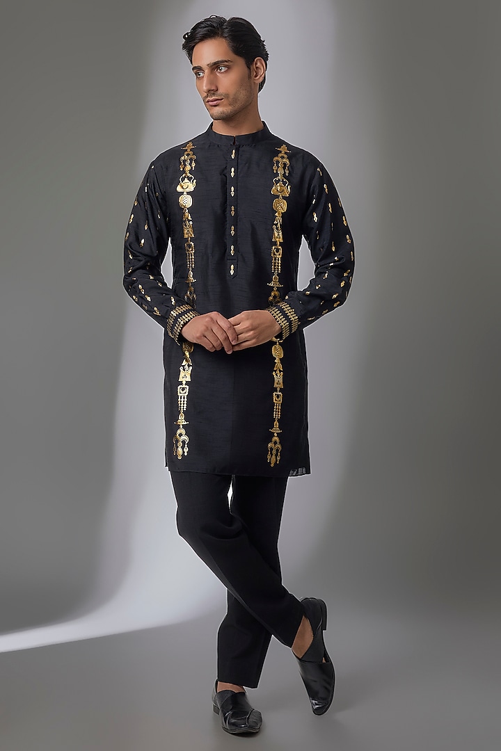 Black Viscose Crepe Kurta by Masaba Men at Pernia's Pop Up Shop