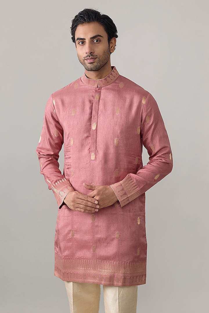 Onion Pink Viscose Slub Kurta by Masaba Men at Pernia's Pop Up Shop