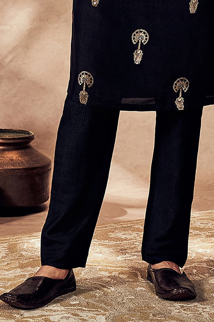 Black Jacquard Silk Kurta Set by Masaba Men at Pernia's Pop Up Shop