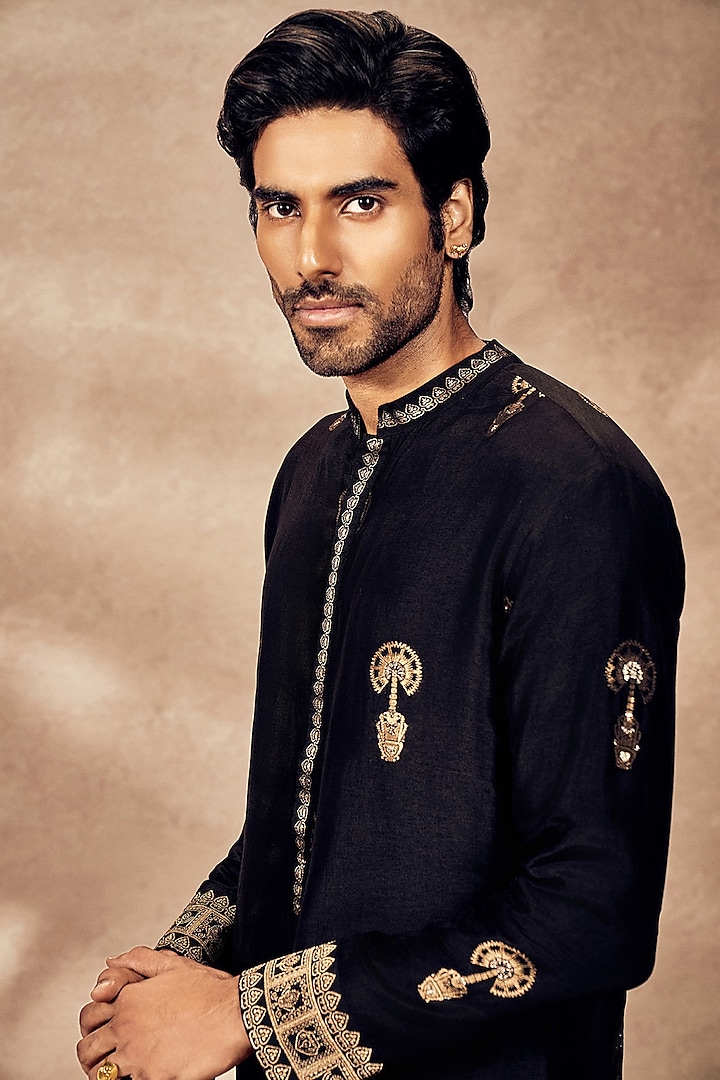 Black Jacquard Silk Kurta Set by Masaba Men at Pernia's Pop Up Shop
