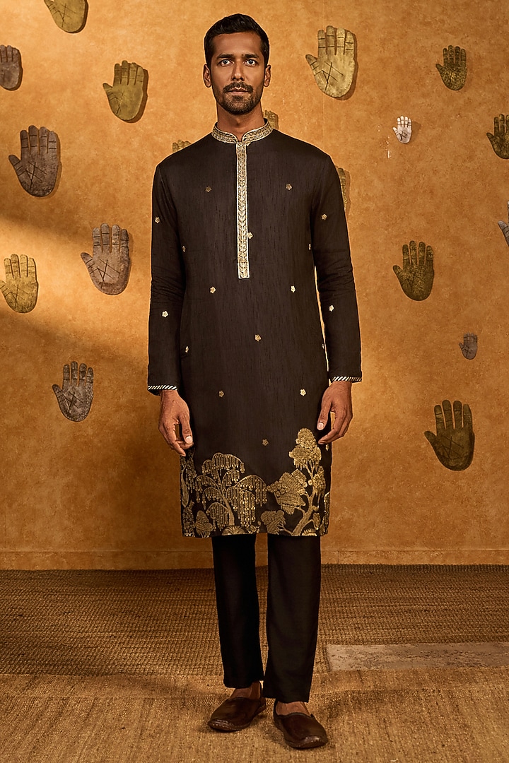 Black Jacquard Embroidered Kurta Set by Masaba Men at Pernia's Pop Up Shop