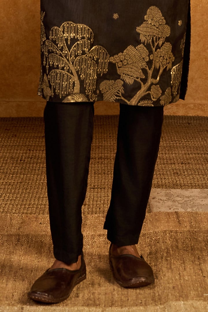 Black Jacquard Embroidered Kurta Set by Masaba Men at Pernia's Pop Up Shop