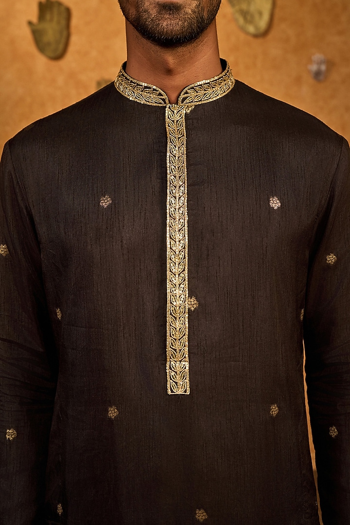 Black Jacquard Embroidered Kurta Set by Masaba Men at Pernia's Pop Up Shop