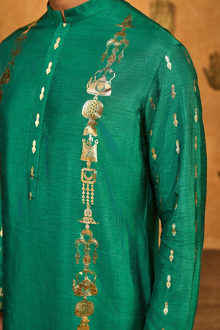 Green Raw Silk Foil Printed Kurta Set by Masaba Men at Pernia's Pop Up Shop