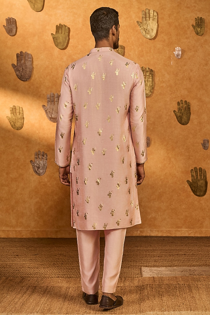 Baby Pink Raw Silk Foil Printed Kurta Set by Masaba Men at Pernia's Pop Up Shop