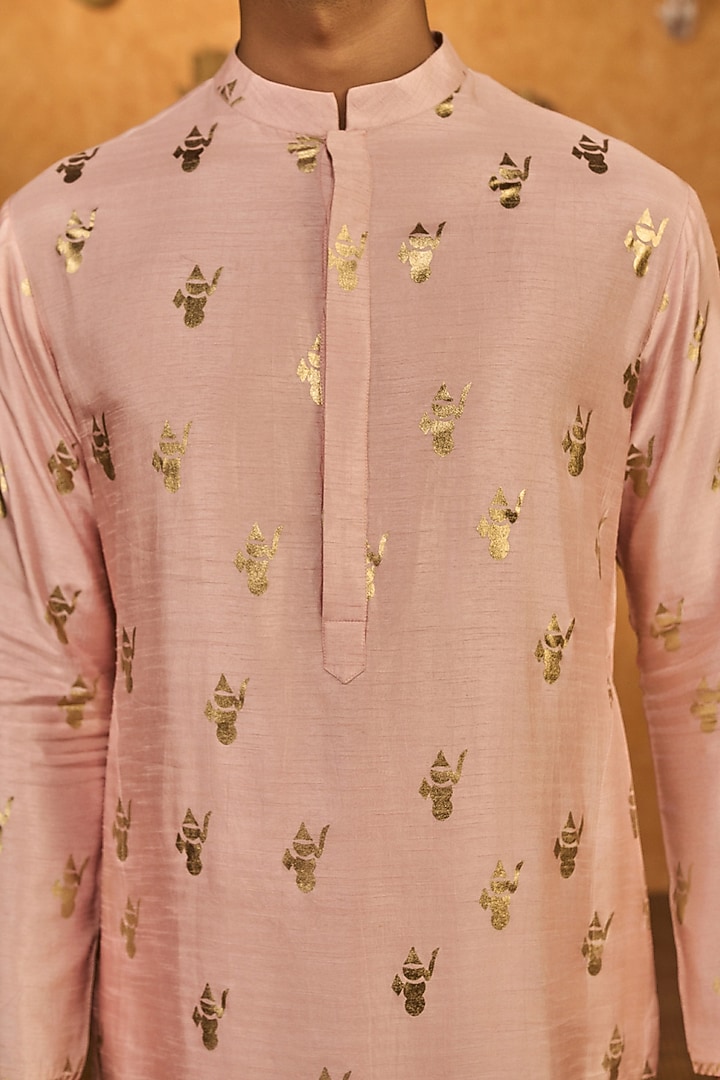 Baby Pink Raw Silk Foil Printed Kurta Set by Masaba Men at Pernia's Pop Up Shop