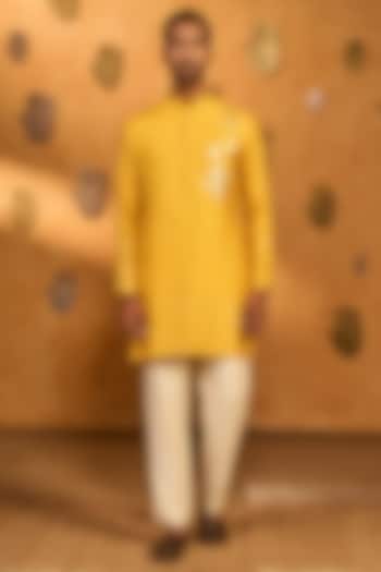 Ochre Yellow Raw Silk Foil Printed Kurta Set by Masaba Men at Pernia's Pop Up Shop