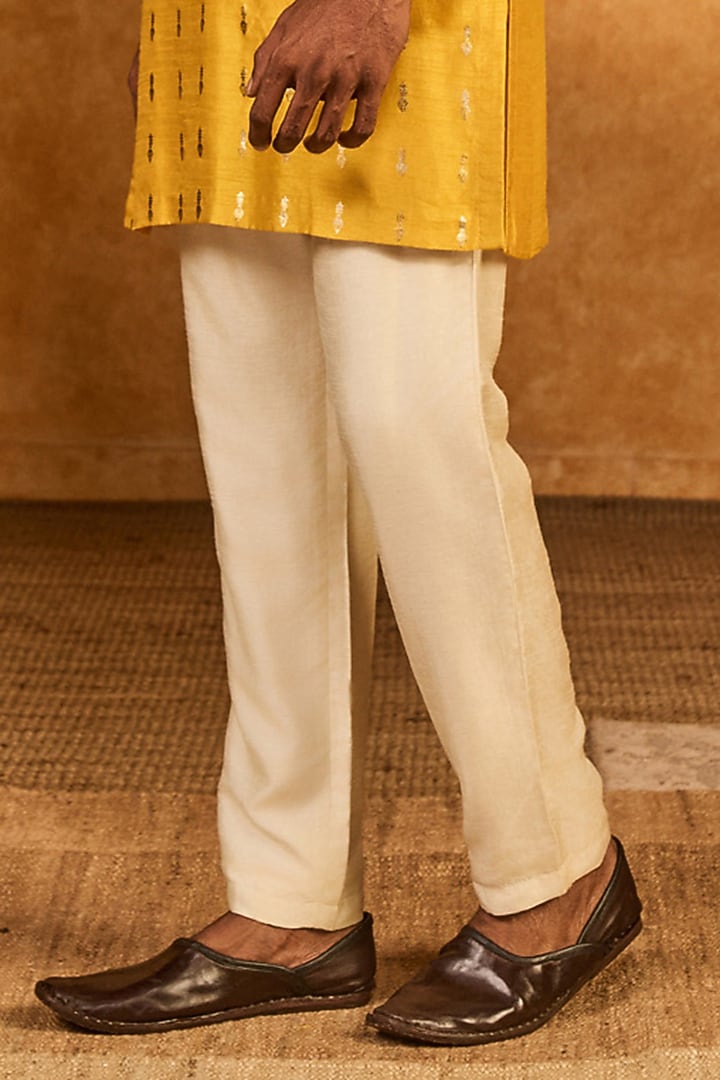 Ochre Yellow Raw Silk Foil Printed Kurta Set by Masaba Men at Pernia's Pop Up Shop