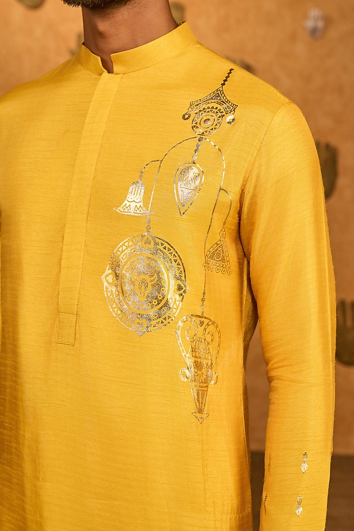 Ochre Yellow Raw Silk Foil Printed Kurta Set by Masaba Men at Pernia's Pop Up Shop