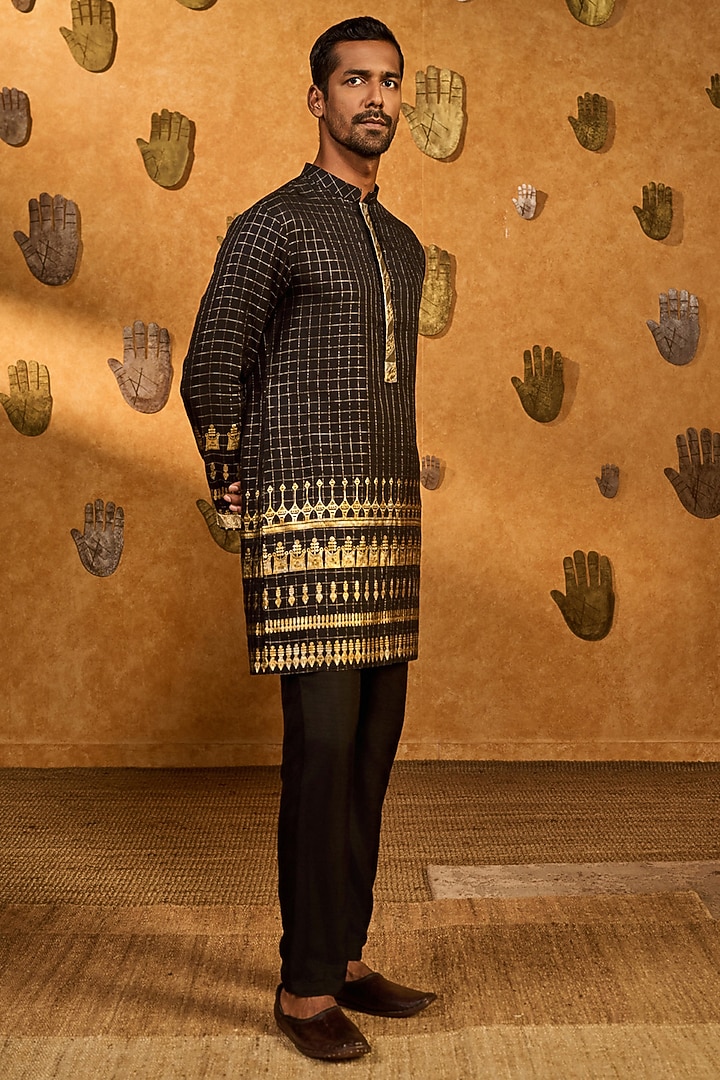 Black Zari Foil Printed Kurta Set by Masaba Men at Pernia's Pop Up Shop