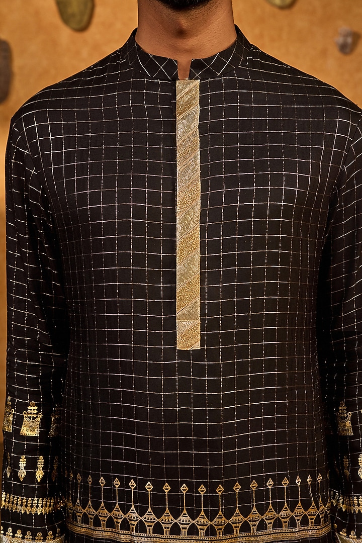 Black Zari Foil Printed Kurta Set by Masaba Men at Pernia's Pop Up Shop
