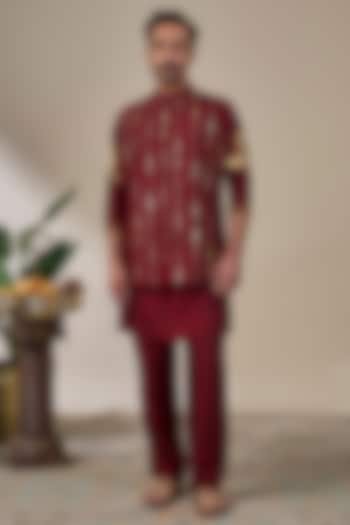 Maroon Viscose Slub Foil Printed & Sequins Embroidered Bundi Jacket Set by Masaba Men at Pernia's Pop Up Shop