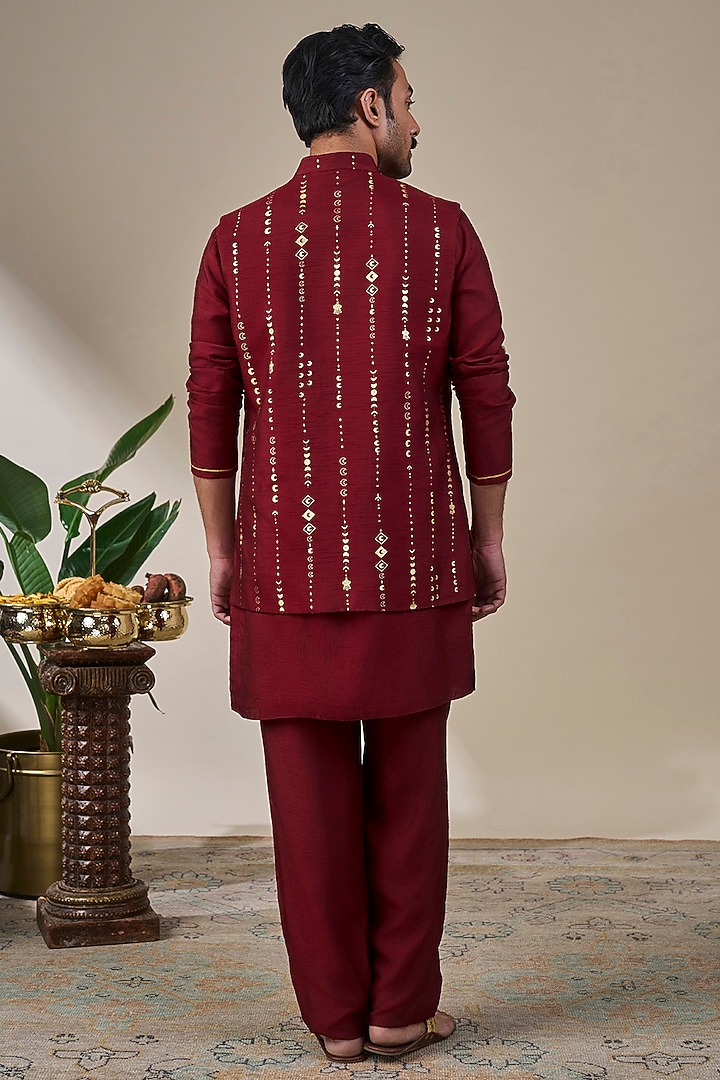 Maroon Viscose Slub Foil Printed & Sequins Embroidered Bundi Jacket Set by Masaba Men at Pernia's Pop Up Shop