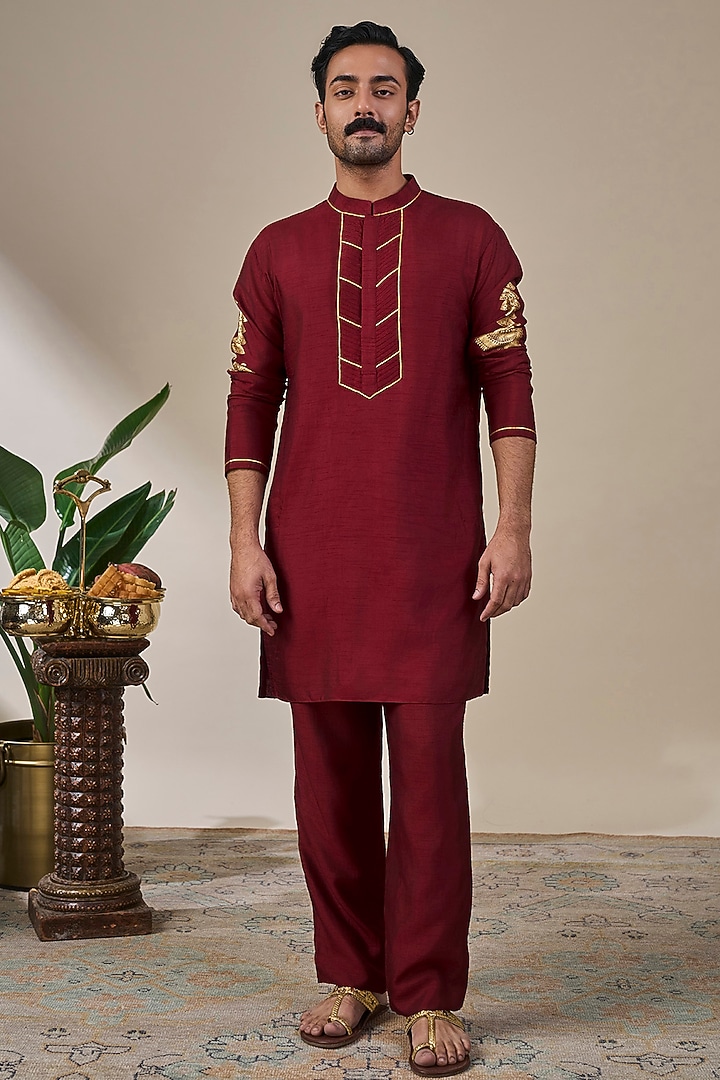Maroon Viscose Slub Foil Printed & Sequins Embroidered Bundi Jacket Set by Masaba Men at Pernia's Pop Up Shop