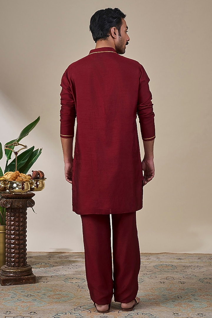 Maroon Viscose Slub Foil Printed & Sequins Embroidered Bundi Jacket Set by Masaba Men at Pernia's Pop Up Shop