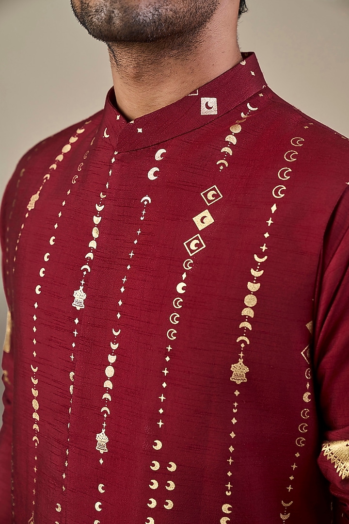 Maroon Viscose Slub Foil Printed & Sequins Embroidered Bundi Jacket Set by Masaba Men at Pernia's Pop Up Shop