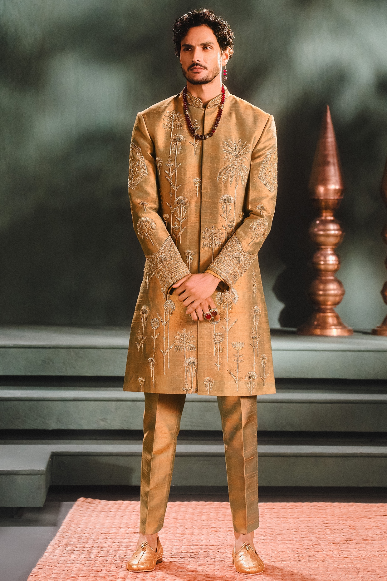 Heavy sherwani for groom best sale