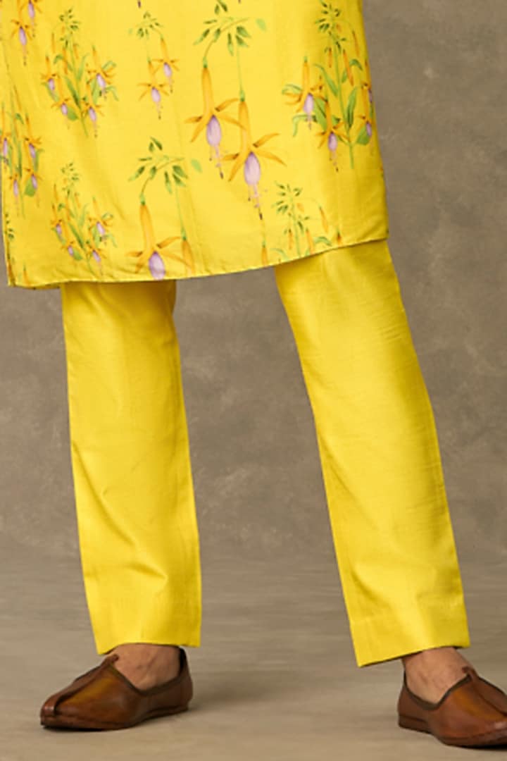 Lemon Yellow Raw Silk Printed Kurta Set by Masaba Men at Pernia's Pop Up Shop