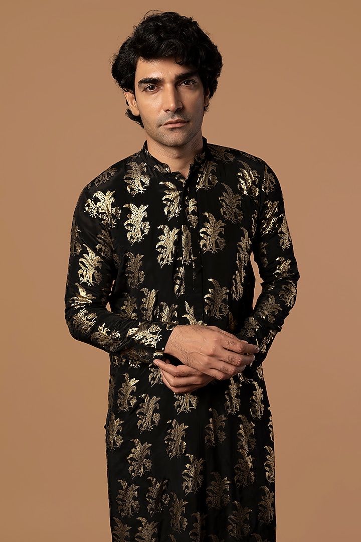 Black Kurta In Crepe by Masaba Men at Pernia's Pop Up Shop