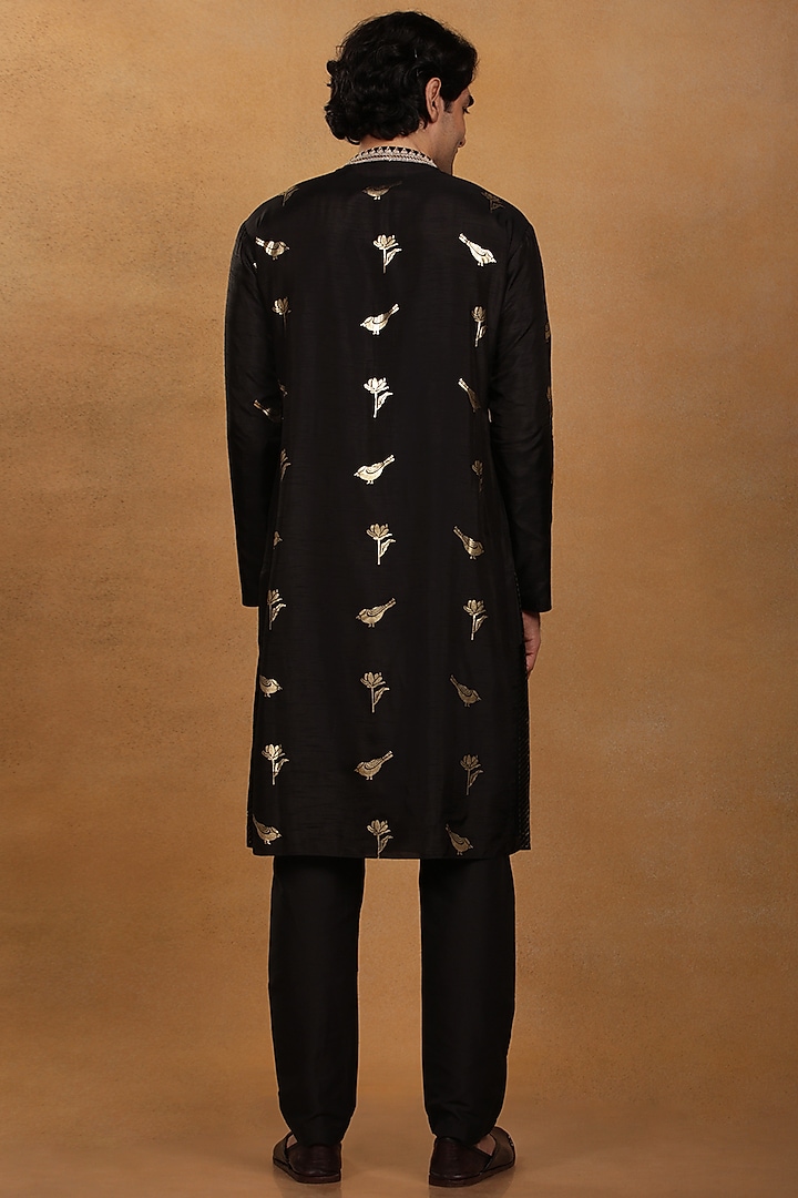 Black Printed Kurta by Masaba Men at Pernia's Pop Up Shop