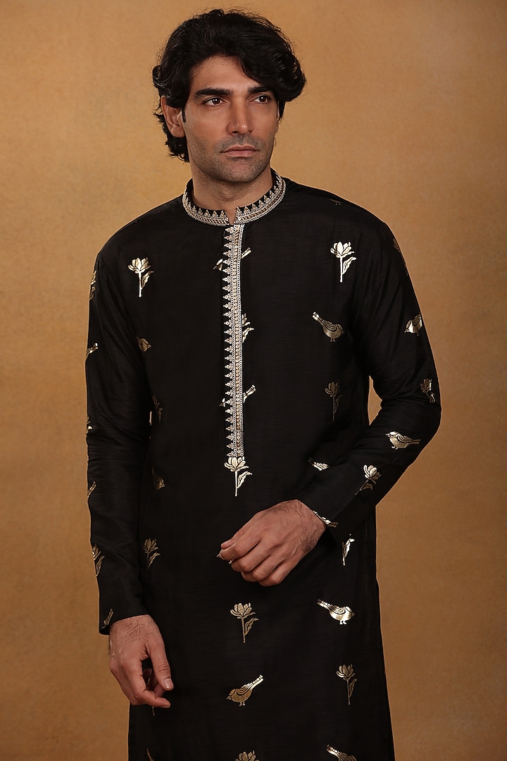 Black Printed Kurta by Masaba Men at Pernia's Pop Up Shop