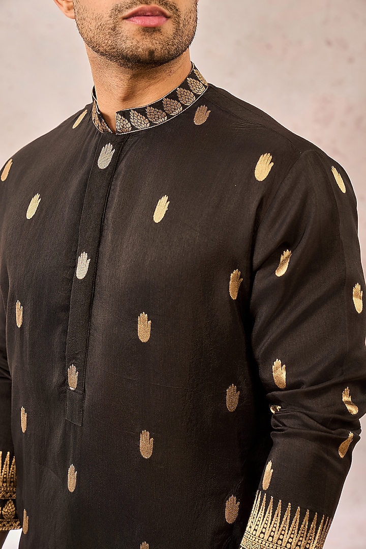 Black Jacquard Silk Embroidered Kurta by Masaba Men at Pernia's Pop Up Shop