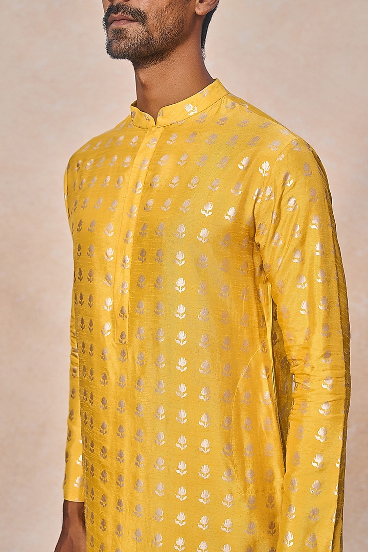 Mustard Raw Silk Foil Printed Kurta Set by Masaba Men at Pernia's Pop Up Shop