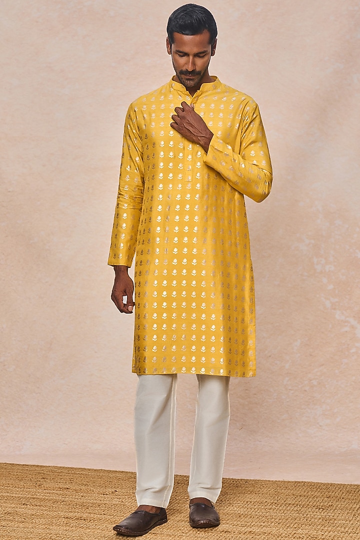 Mustard Raw Silk Foil Printed Kurta Set by Masaba Men at Pernia's Pop Up Shop