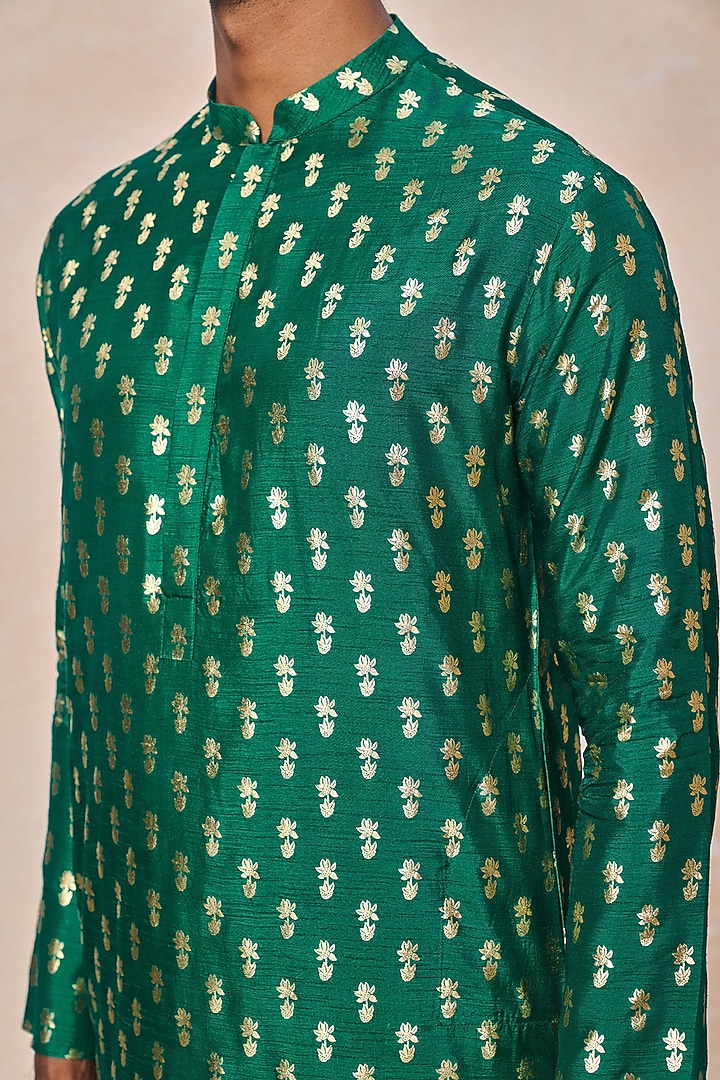 Green Raw Silk Foil Printed Kurta Set by Masaba Men at Pernia's Pop Up Shop