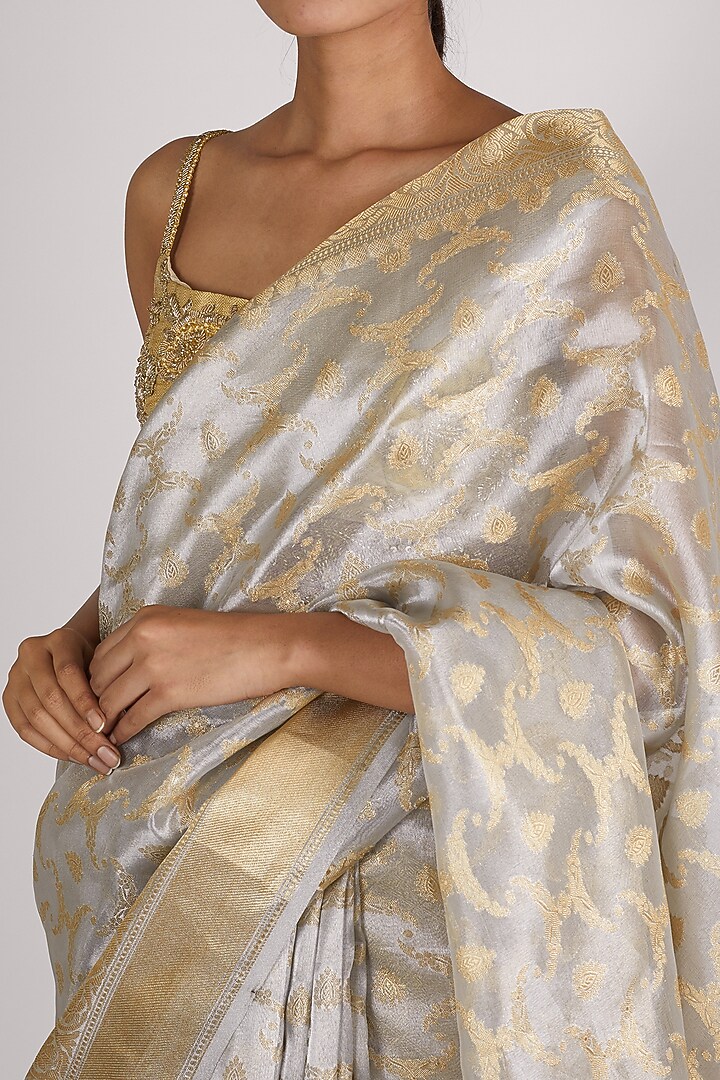 Silver Embroidered Wedding Saree Set by Premya By Manishii at Pernia's Pop Up Shop