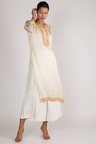 Gold Embroidered Kurta Set by Premya By Manishii