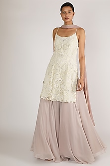 White & Lavender Embroidered Kurta Set by Premya By Manishii