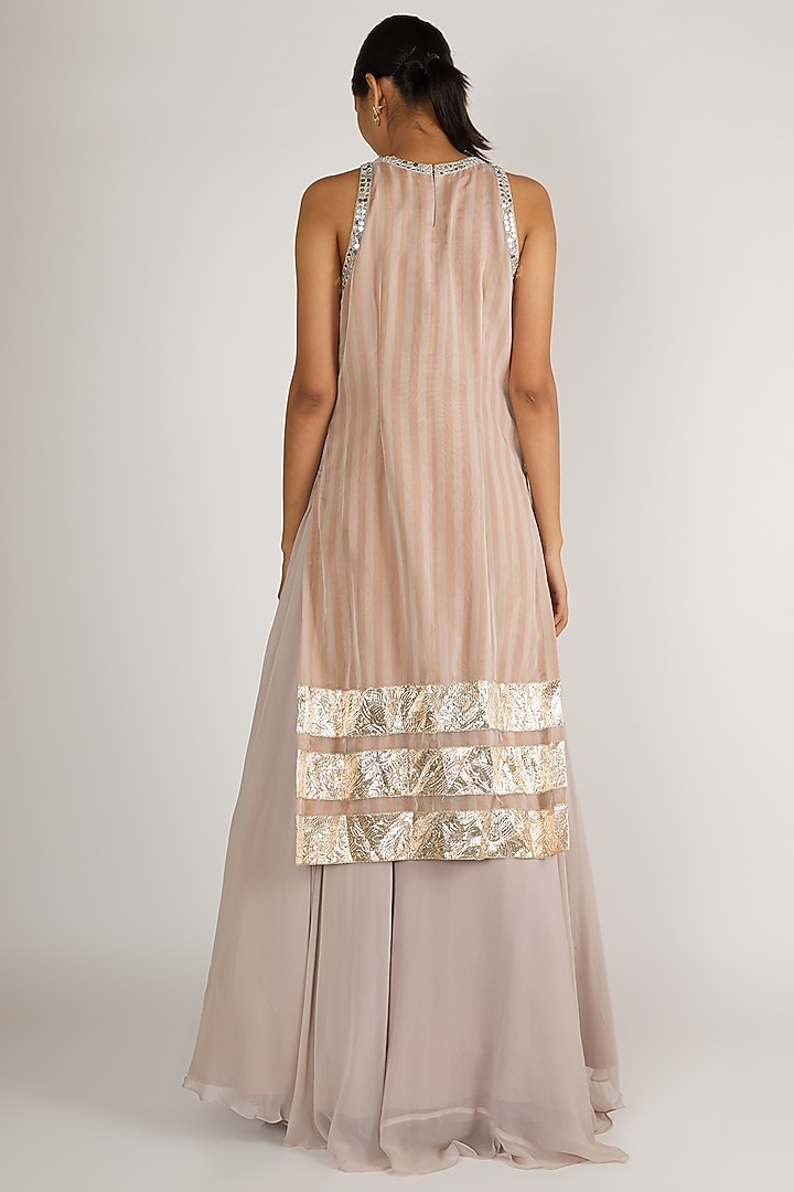 Silver & Lavender Embroidered Kurta Set by Premya By Manishii at Pernia's Pop Up Shop