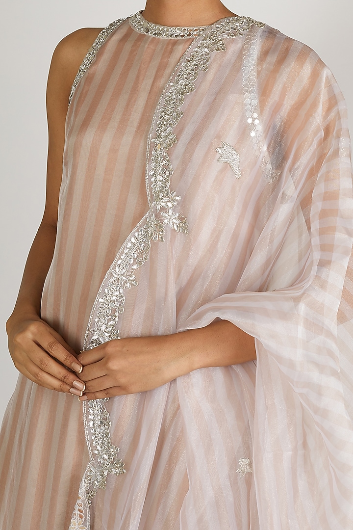 Silver & Lavender Embroidered Kurta Set by Premya By Manishii at Pernia's Pop Up Shop