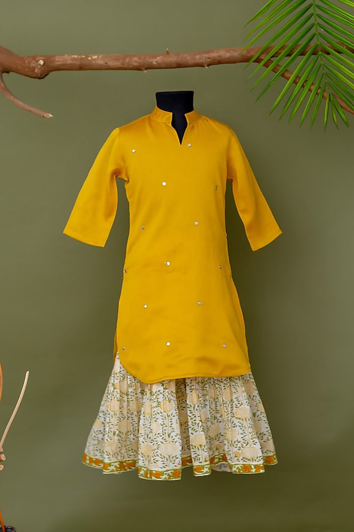 Yellow Chanderi Embroidered Kurta Set For Girls by MISSPRINT at Pernia's Pop Up Shop