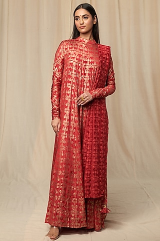 sonam kapoor designer dresses Sonam Kapoor Ahuja | 5 designer labels you'll always find in Sonam Kapoor  Ahuja's closet